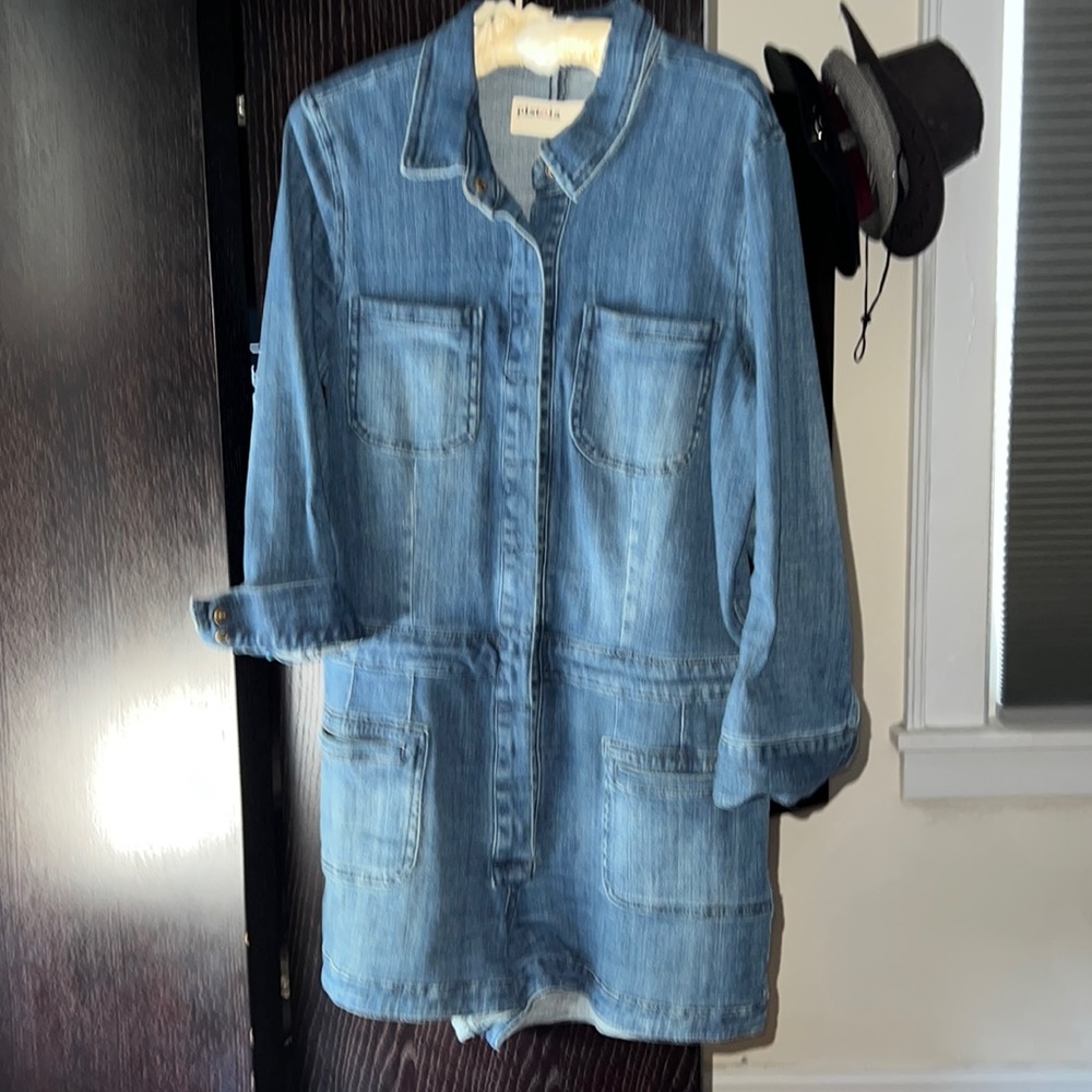 Jean Jumpsuit Shorts by 𝐏𝐈𝐒𝐓𝐎𝐋𝐀 with buttons and pockets in front & back